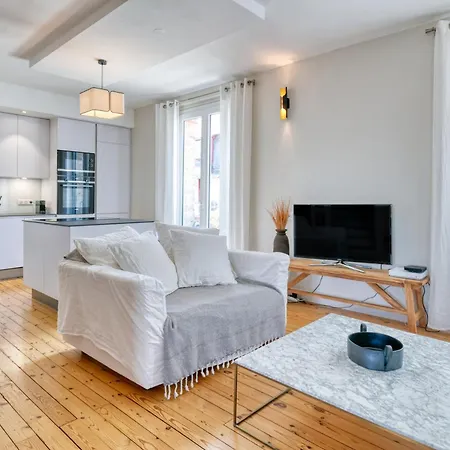 Superbe Bord De Apartment